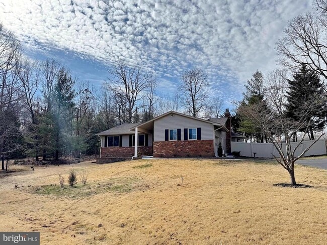 Building Photo - 401 Butternut Ct