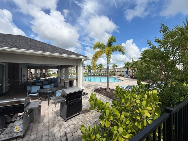 Building Photo - 3 Bedroom 2.5 Bath Townhouse W/1 Car garag...