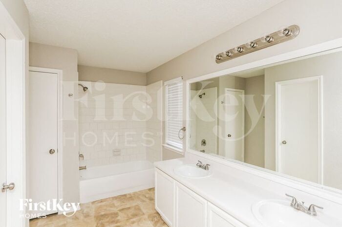 Building Photo - 119 Amber Ridge Dr