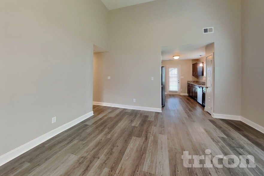 Building Photo - 1093 Whitney Dr