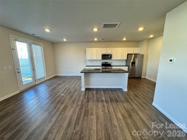 Building Photo - 2011 Weddington Pointe Dr