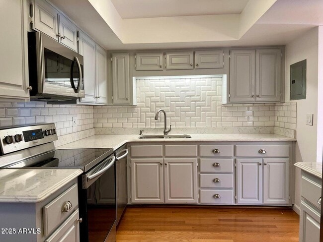 Primary Photo - 5122 N 31st Way
