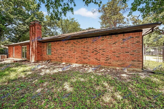 Building Photo - 7606 Antoinette St
