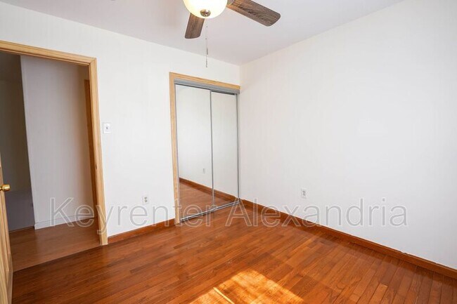 Building Photo - 7123 Red Horse Tavern Ln