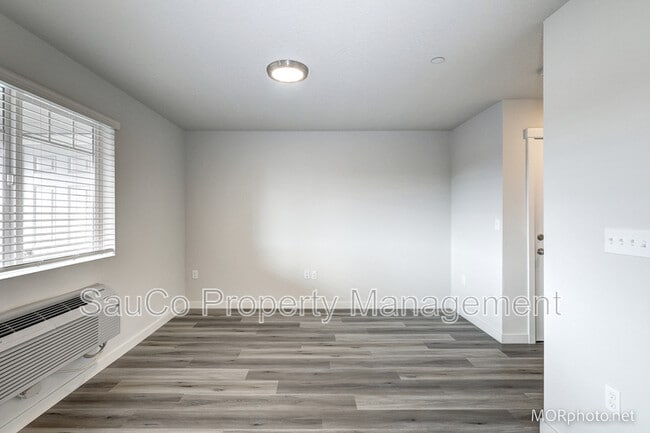 Building Photo - 2560 Hawthorne St
