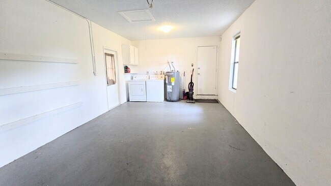 Building Photo - 1530 NW 93rd Terrace