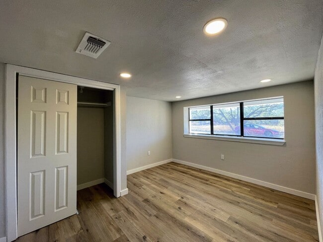 Building Photo - Built-Strong Big?Spring Residence – Durability Meets All-Season Comfort