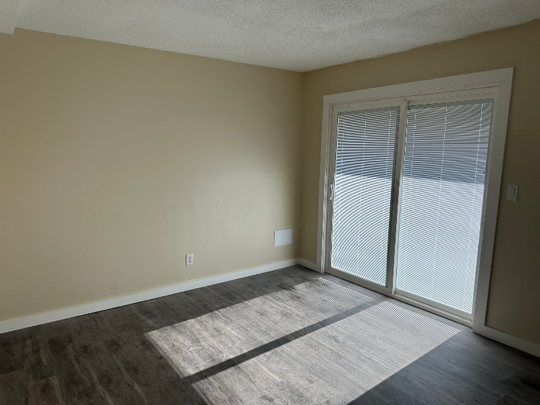 Building Photo - 2131 Quail Creek Dr