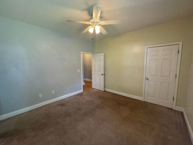 Building Photo - 375 Lullwater Dr