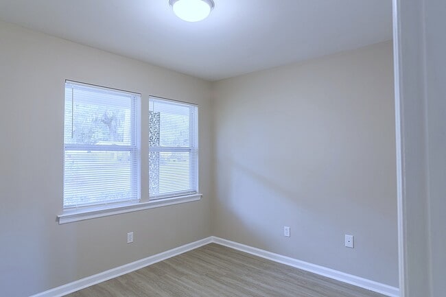 Building Photo - 11304 Largo Dr