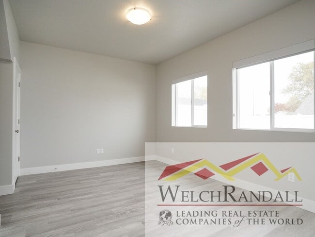 Building Photo - 3 Bed 2.5 Bath Beautiful Townhome in West ...