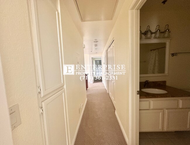 Building Photo - Top-Floor 2-Bed Condo in Huntington Beach | Walk to Beach