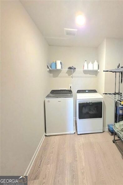 Building Photo - 327 Vly Oak Dr