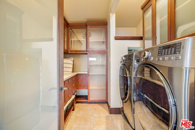 Building Photo - 620 Resolano Dr