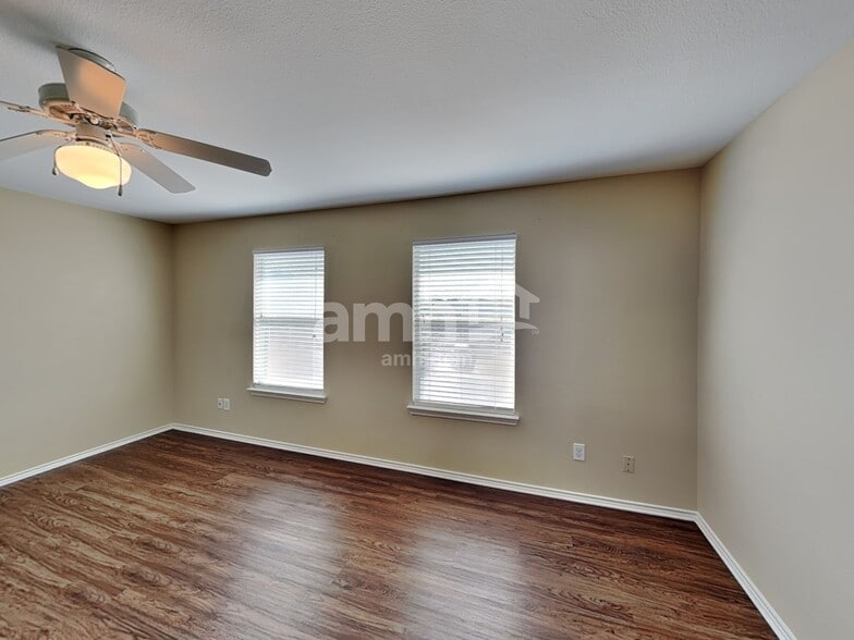 Building Photo - 9227 Mare Country