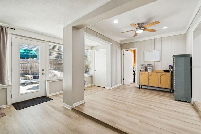 Building Photo - 2302 S Arrawana Ave