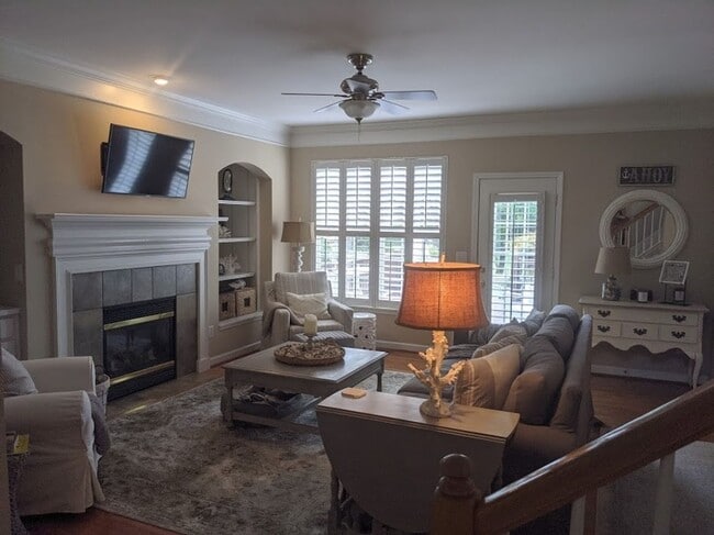 Building Photo - Birkdale Village with Fenced Yard-Huntersv...