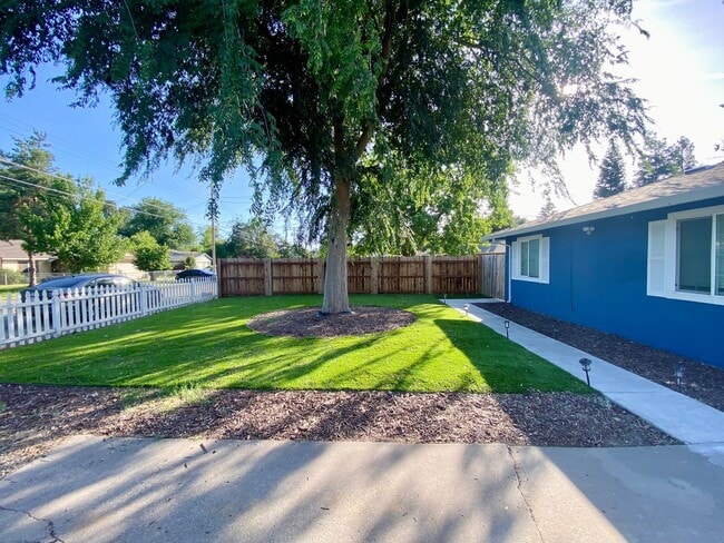 Building Photo - Beautifully Renovated 2BD/1BA Home with Ad...
