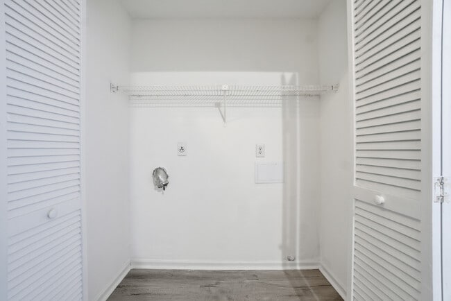 Building Photo - 55 Treasure Key