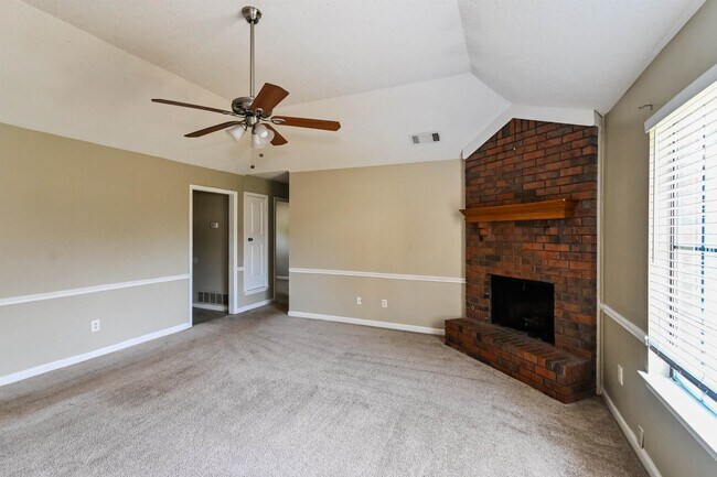 Building Photo - 6583 Shaker Ln