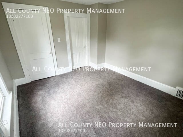 Building Photo - 844 E 154th St