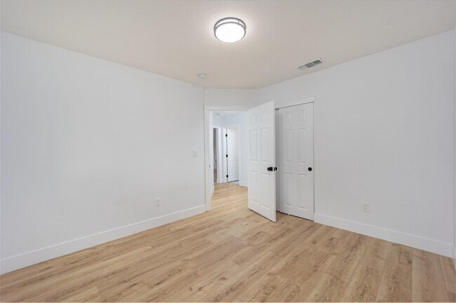 Building Photo - 1535 Hobson Ave