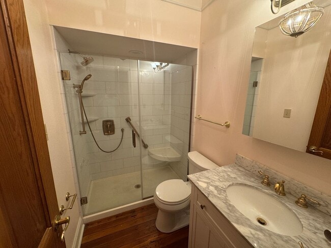Building Photo - Beautiful German Village Home with Parking...