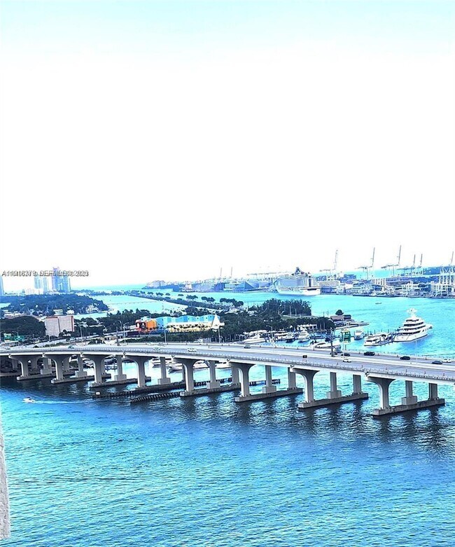 Building Photo - 555 NE 15th St