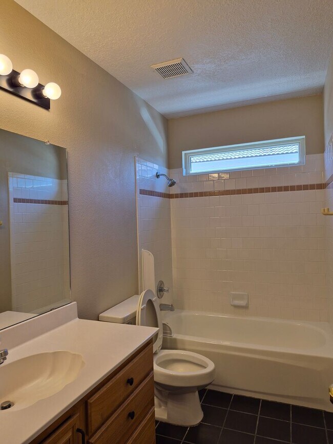 Building Photo - FIVE BEDROOMS GEM-NORTH EAST HEIGHTS
