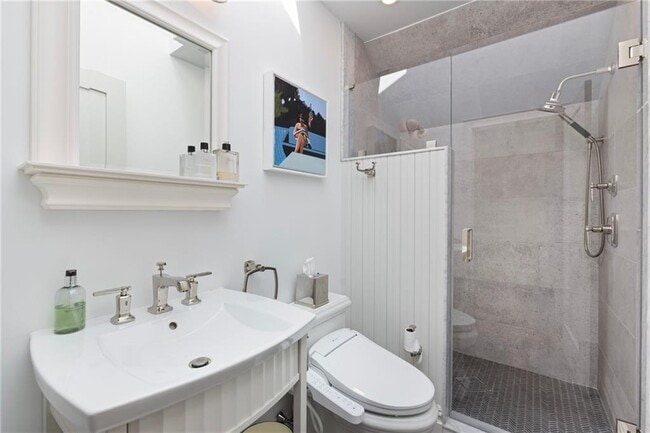 Building Photo - 9 Anthony St