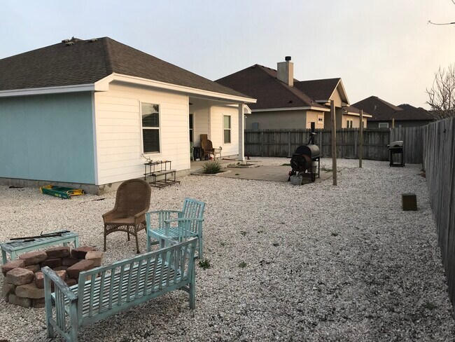 Building Photo - 15637 Finistere St