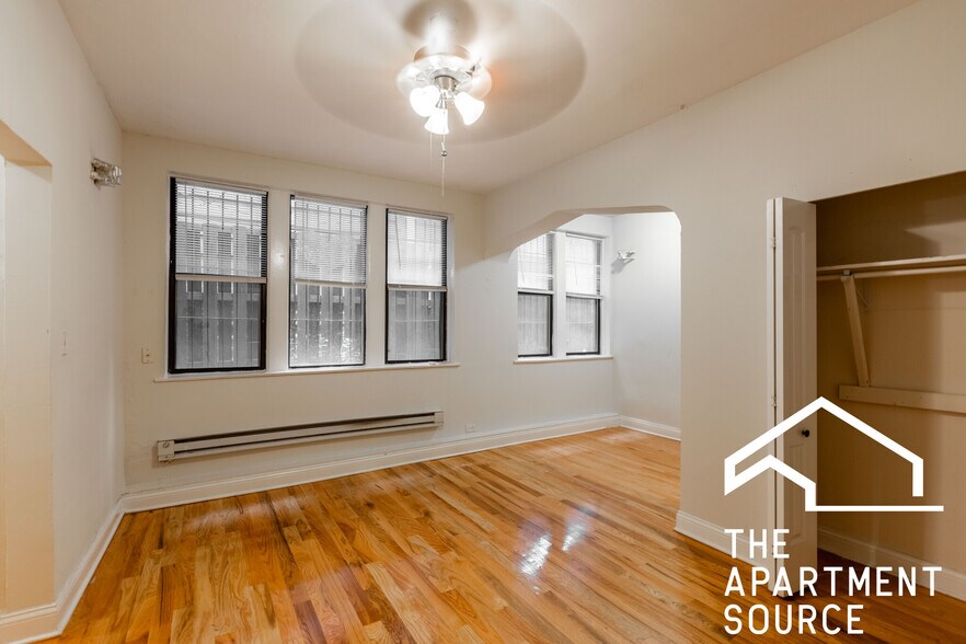 Building Photo - 4616 N Paulina St