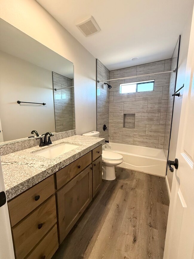 Building Photo - **COMING SOON ** 3 Bed 2 Bath Home