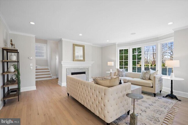 Building Photo - 3213 Foxhall Rd NW