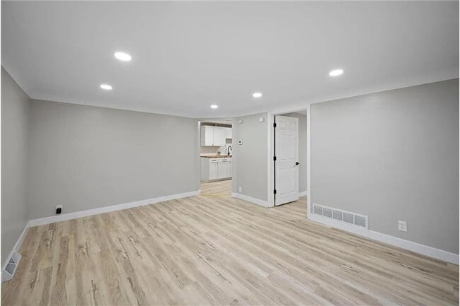 Building Photo - 514 Conrad Ave