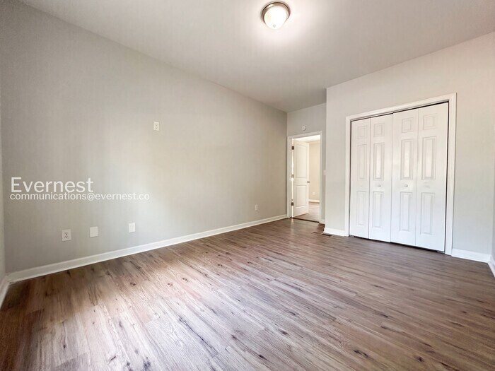 Building Photo - 841 Ridge Ave NW