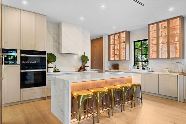 Building Photo - 2015 Country Club Prado