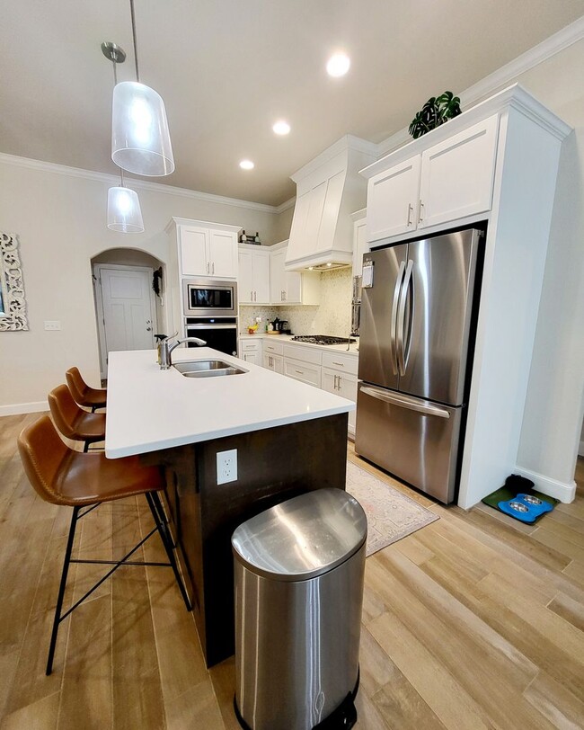 Building Photo - You Could Call This Beautiful 4-Bed, 2-Bat...