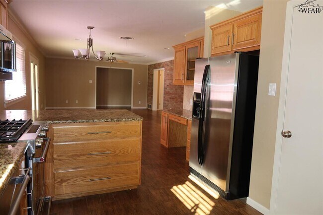 Building Photo - 1544 Sweetbriar Dr