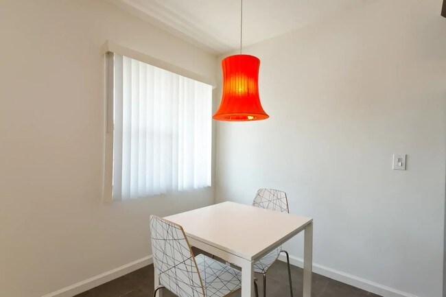 Building Photo - 1811 Ivar Ave