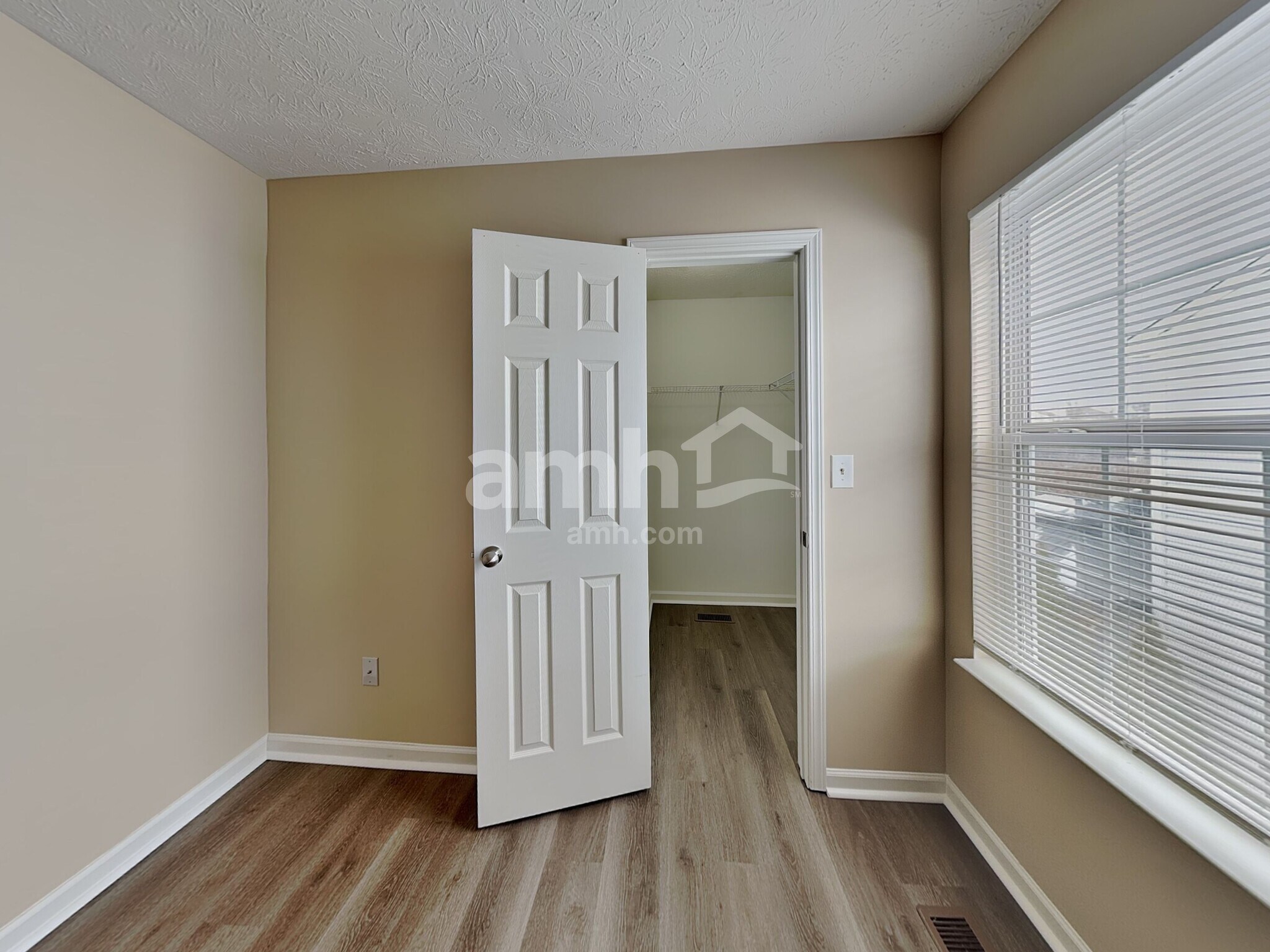 Building Photo - 5640 Rambling Dr