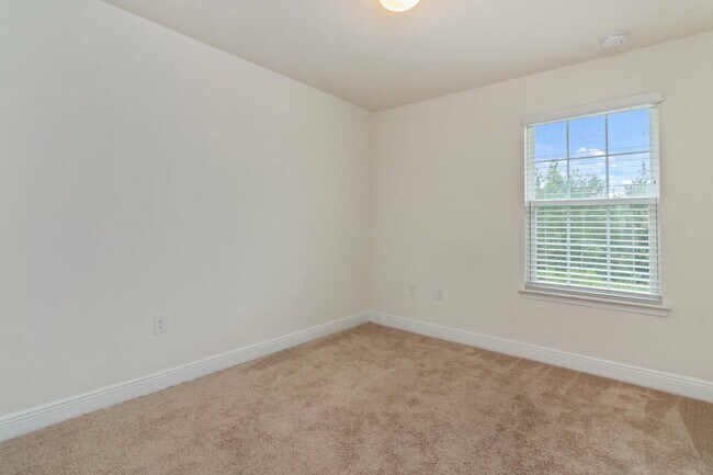Building Photo - 173 Iron Horse Dr E