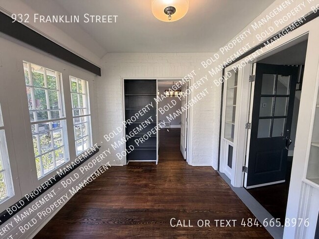 Building Photo - 932 Franklin St