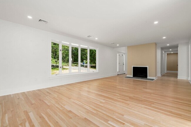 Building Photo - 576 Grove St