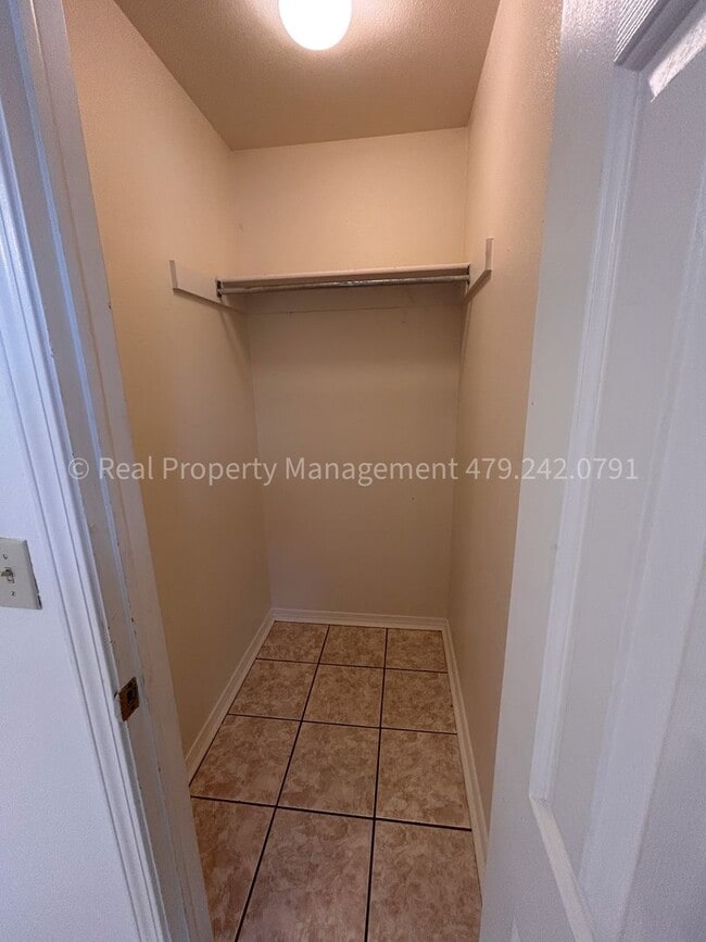 Building Photo - Move In Ready!! Cozy 3 Bed 2 Bath Duplex!
