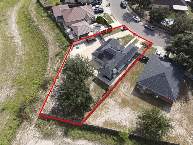 Building Photo - 28 Silver Oak Ave