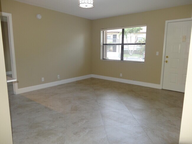 Building Photo - 7091 Golf Colony Ct