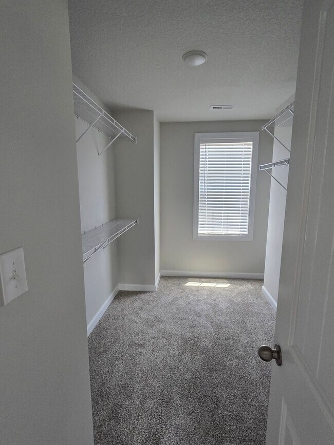 Building Photo - 309 Samuel Run Dr