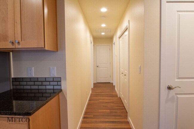 Building Photo - 07802