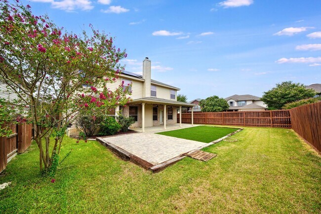 Building Photo - Gorgeous 5-Bedroom, 3.5-Bathroom Home Near...